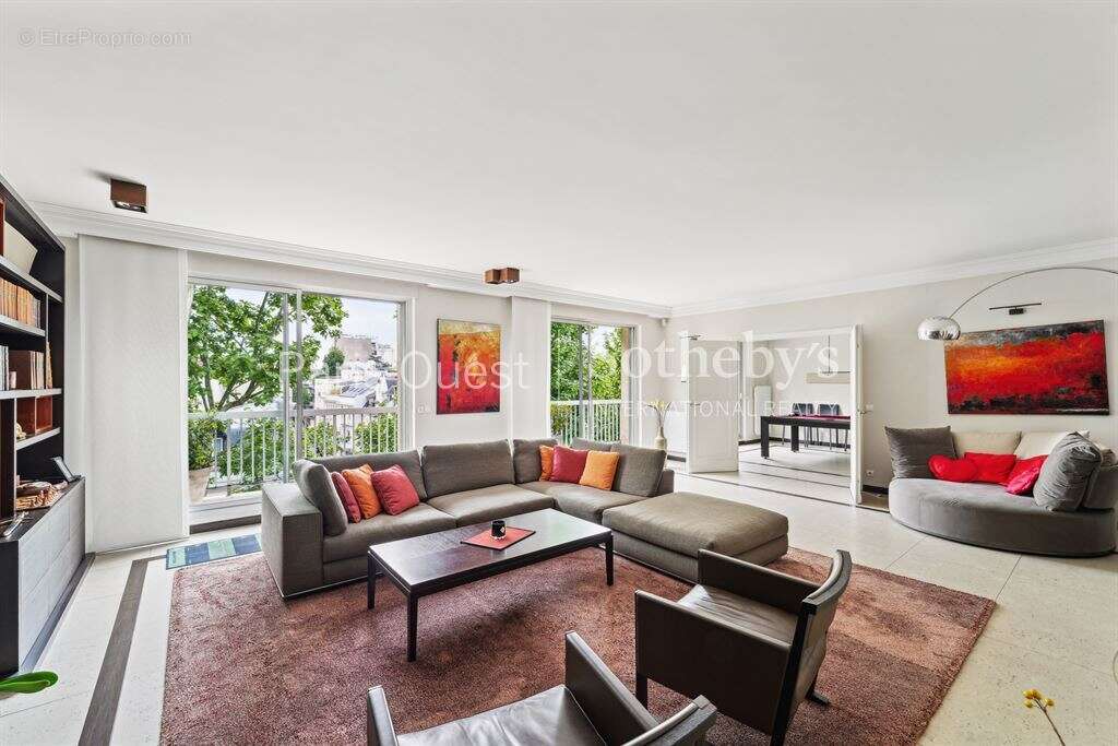 Appartement à NEUILLY-SUR-SEINE