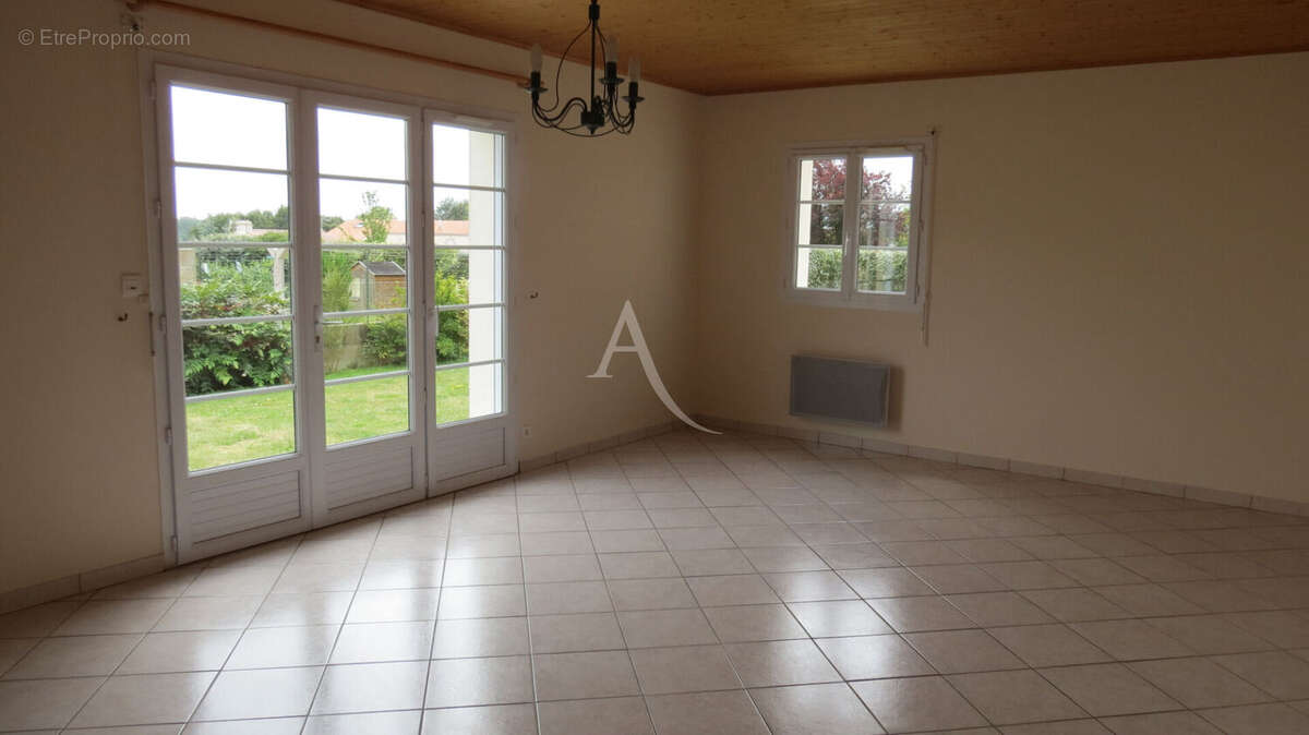 Maison à GROSBREUIL