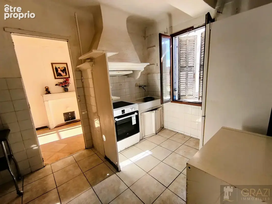 À vendre : appartement à rénover de 43 mètres carrés dans le secteur de Toulon Ouest. - photo 2
