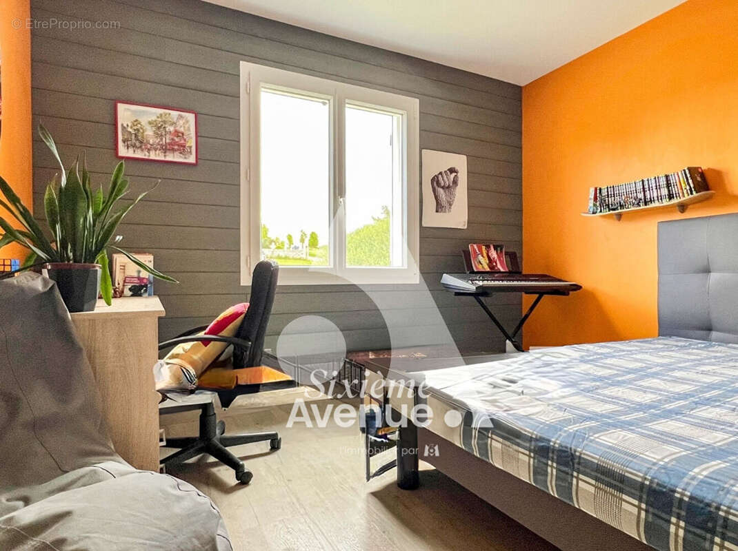 Maison à BUSSAC-SUR-CHARENTE