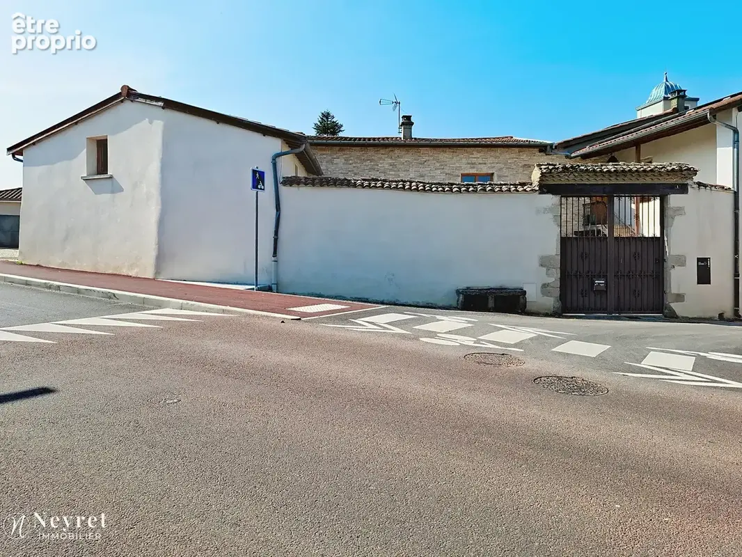 Corps de ferme rénové  de 361,51 m2 sur une parcelle de 956 m2  dont  2 T2 apportant des revenus locatifs - photo 28