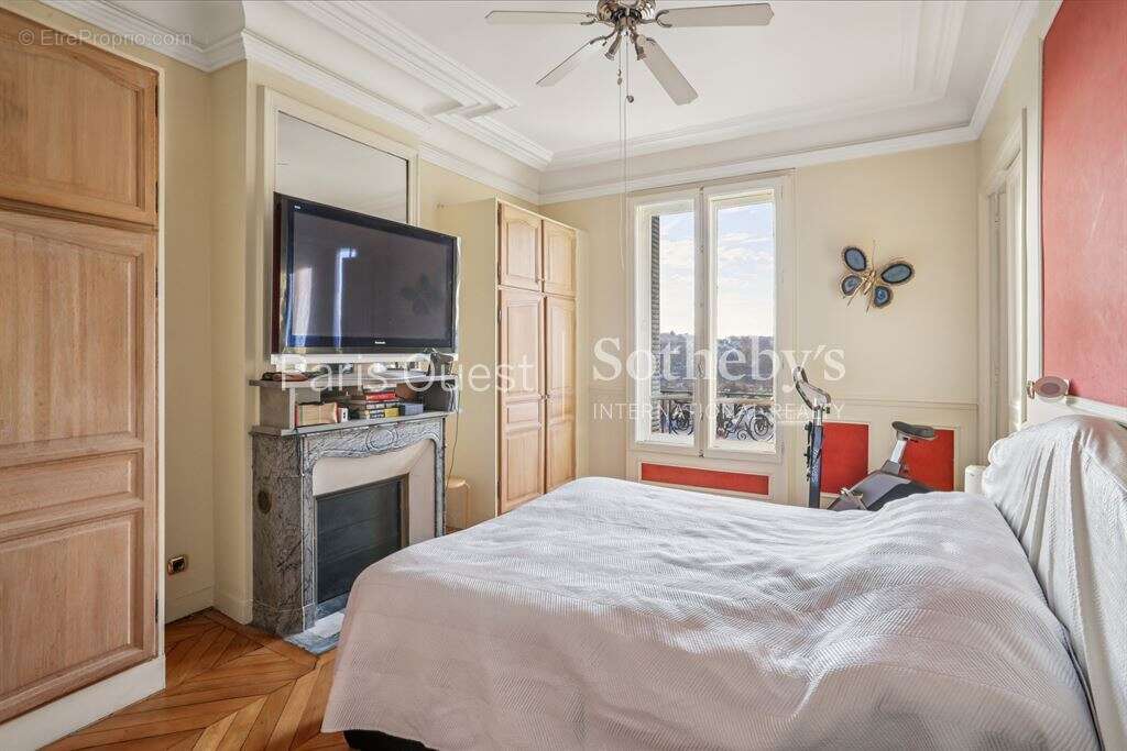 Appartement à NEUILLY-SUR-SEINE