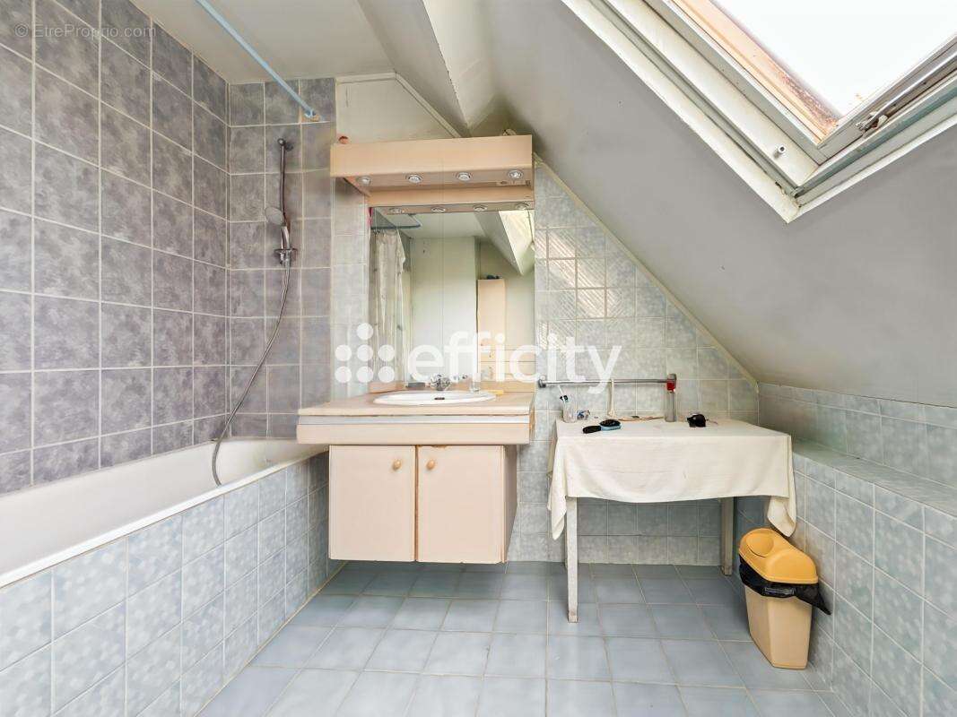 Maison 362 m² à Evron  - photo 16