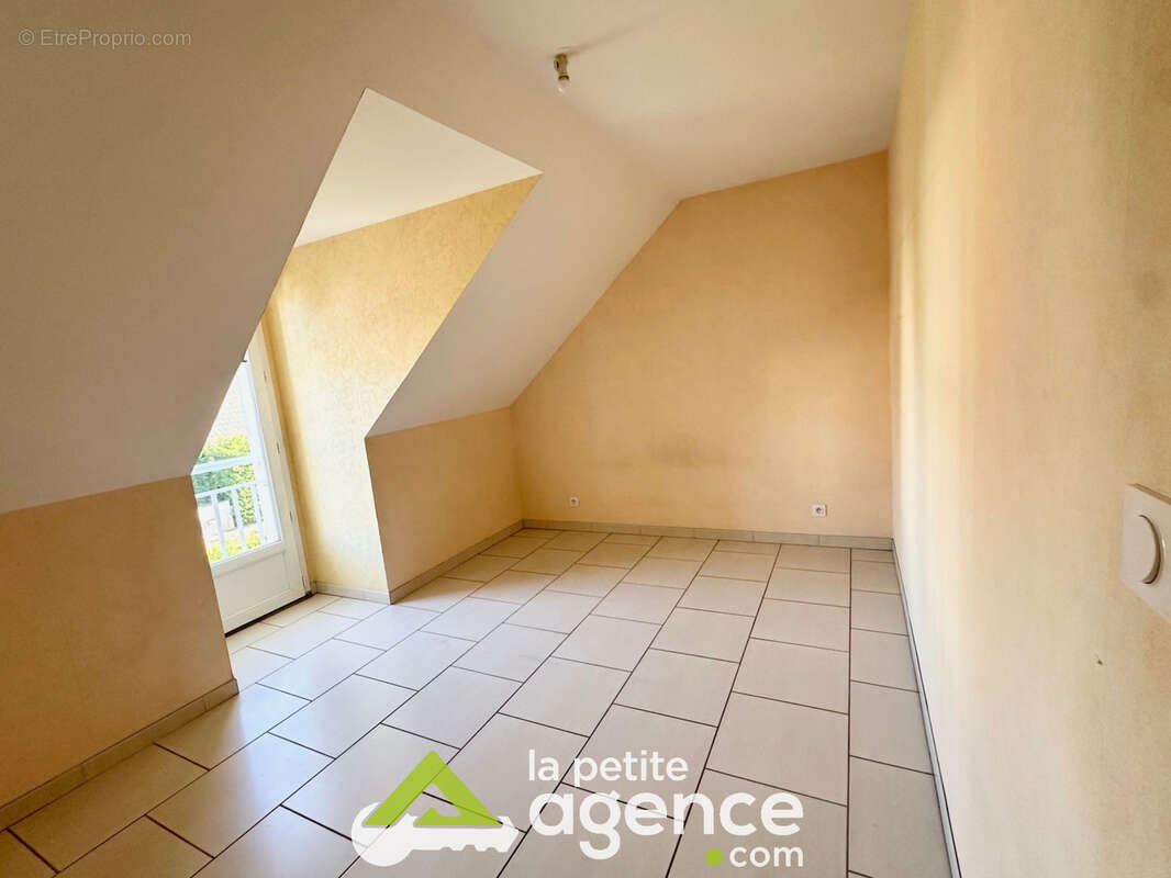 St Doulchard, vend pavillon type 5, 103 m2 habitable environ, jardin et garage - photo 10