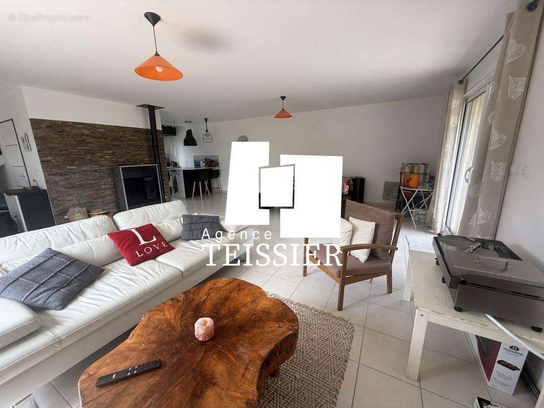 Maison à SAINT-PAUL-LE-JEUNE