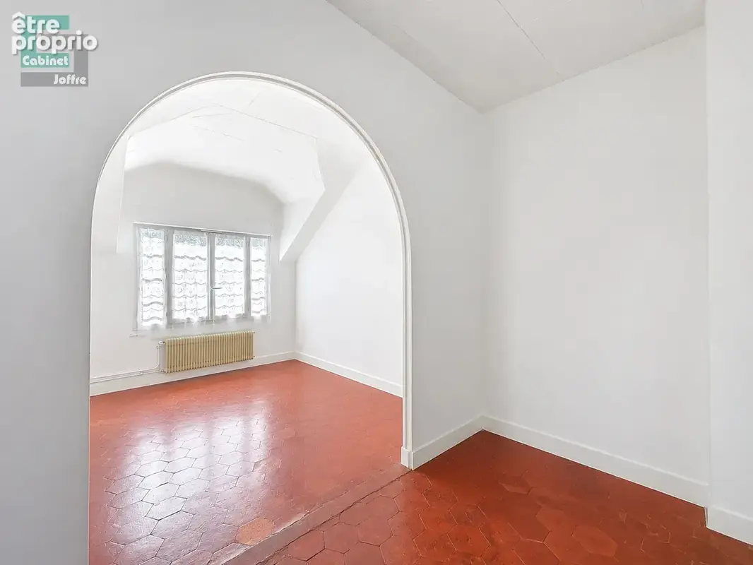 Maison familiale de 142,26 m2 en retrait de rue. Jardin. Parking. - photo 16