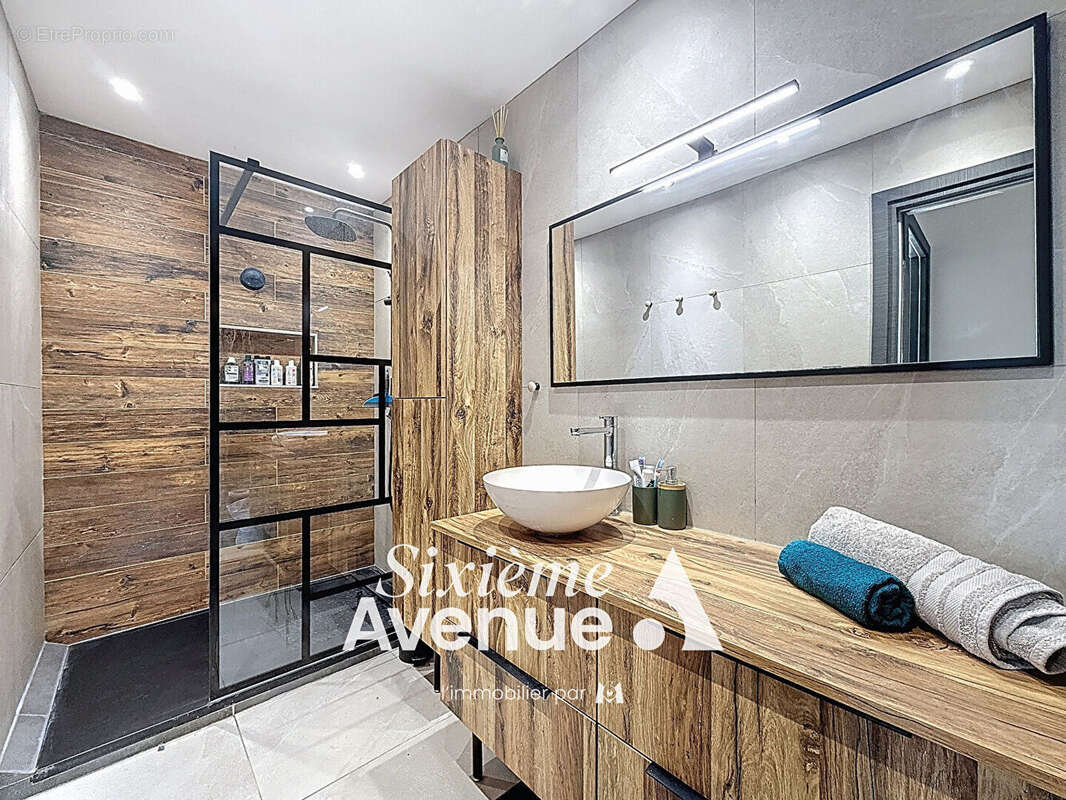 Appartement à DECINES-CHARPIEU