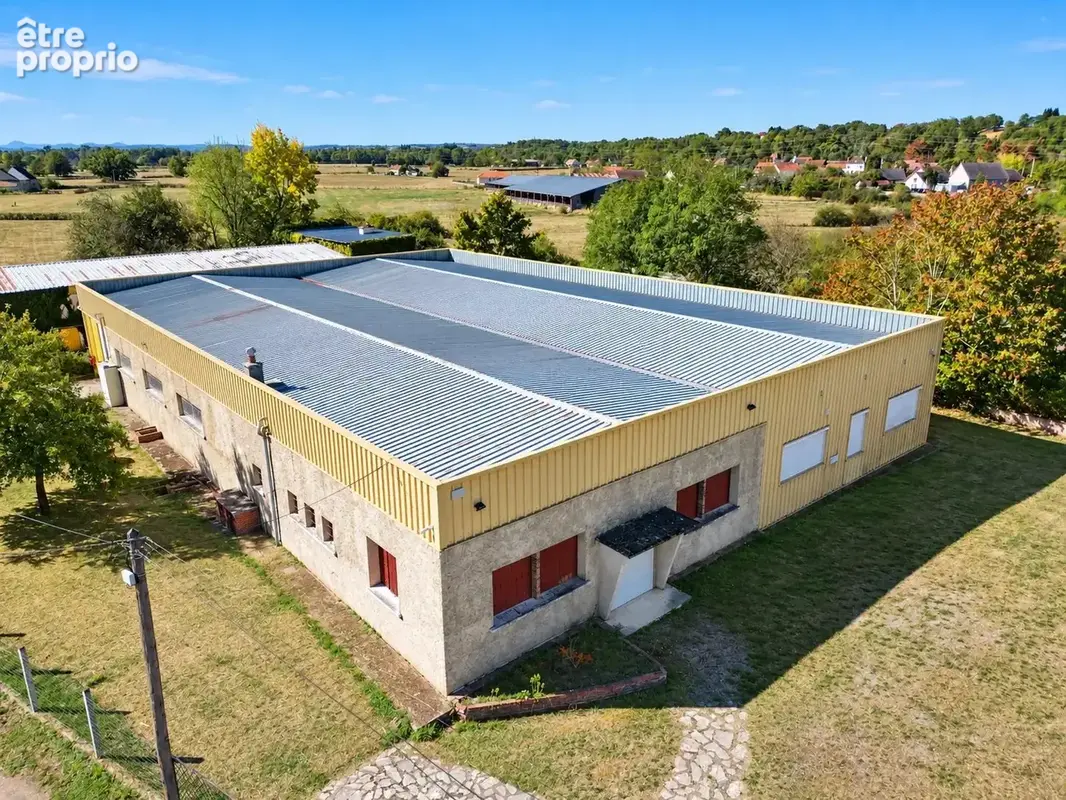Bâtiment d’activité 756 m² – Entrepôts, Ateliers, stockage – Bayet - photo 2