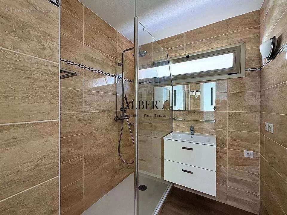 Cannes Montfleury : 2P rénové de 51 m² avec véranda climatisée, à 5 min des plages et de la Rue d'Antibes - photo 8