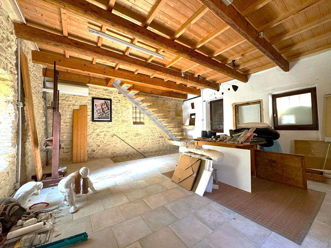 Appartement à BAGNOLS-SUR-CEZE