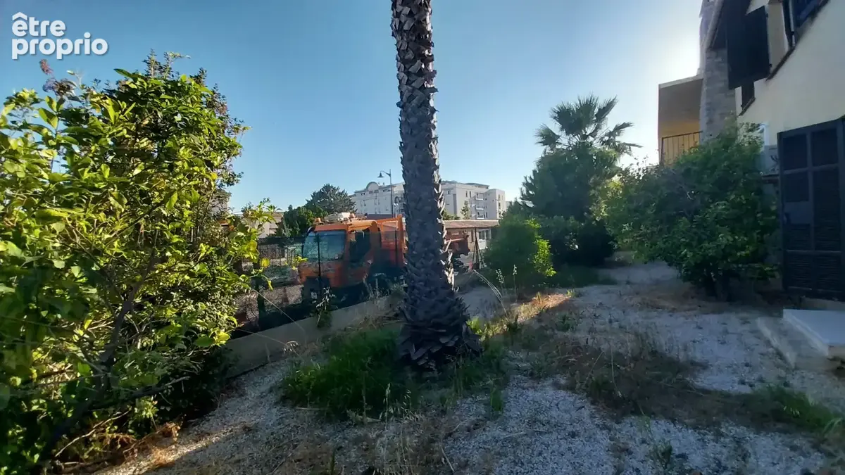 Villa à rénover   à deux pas du centre-ville de hyères les palmiers. - photo 8