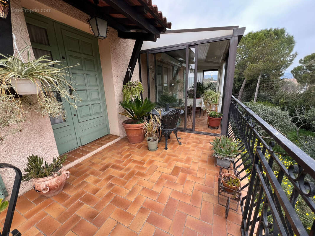 Maison à LE MUY
