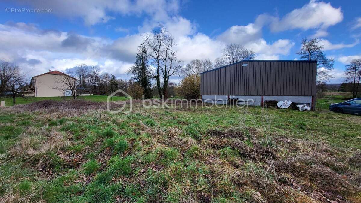 Terrain à VOUZIERS