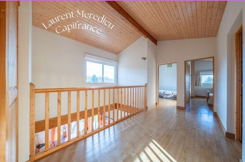 CUBZAC-LES-PONTS – Maison de 196 m² - 5 Chambres- sur terrain arboré - photo 11