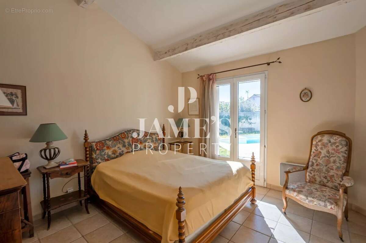 Maison à FONTVIEILLE