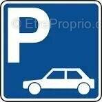 Parking à SIX-FOURS-LES-PLAGES