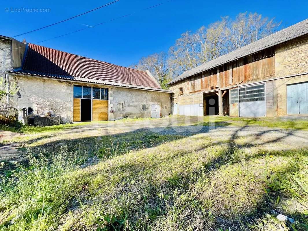 Maison à AIGUEPERSE