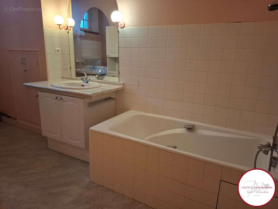 Appartement à SAINT-AMAND-MONTROND