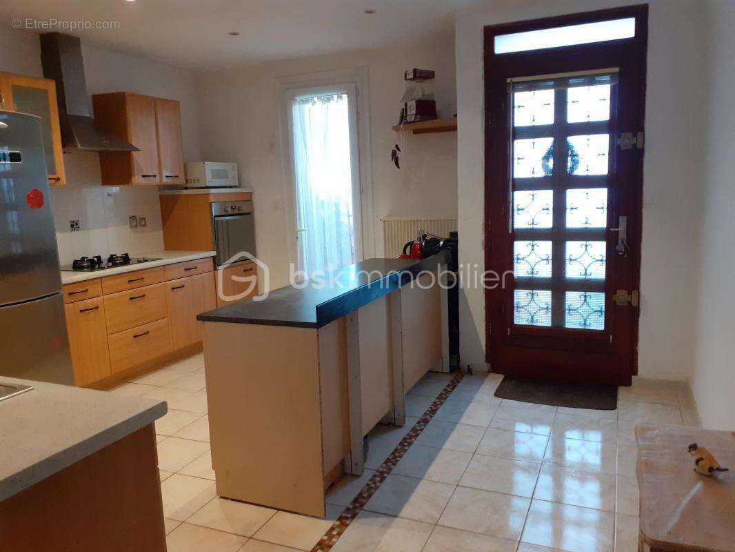 Maison 5 pièces – 134 m²  Terrain 2400M² Garage et Pisicine – Xambes- 9KM de MANSLES - photo 2