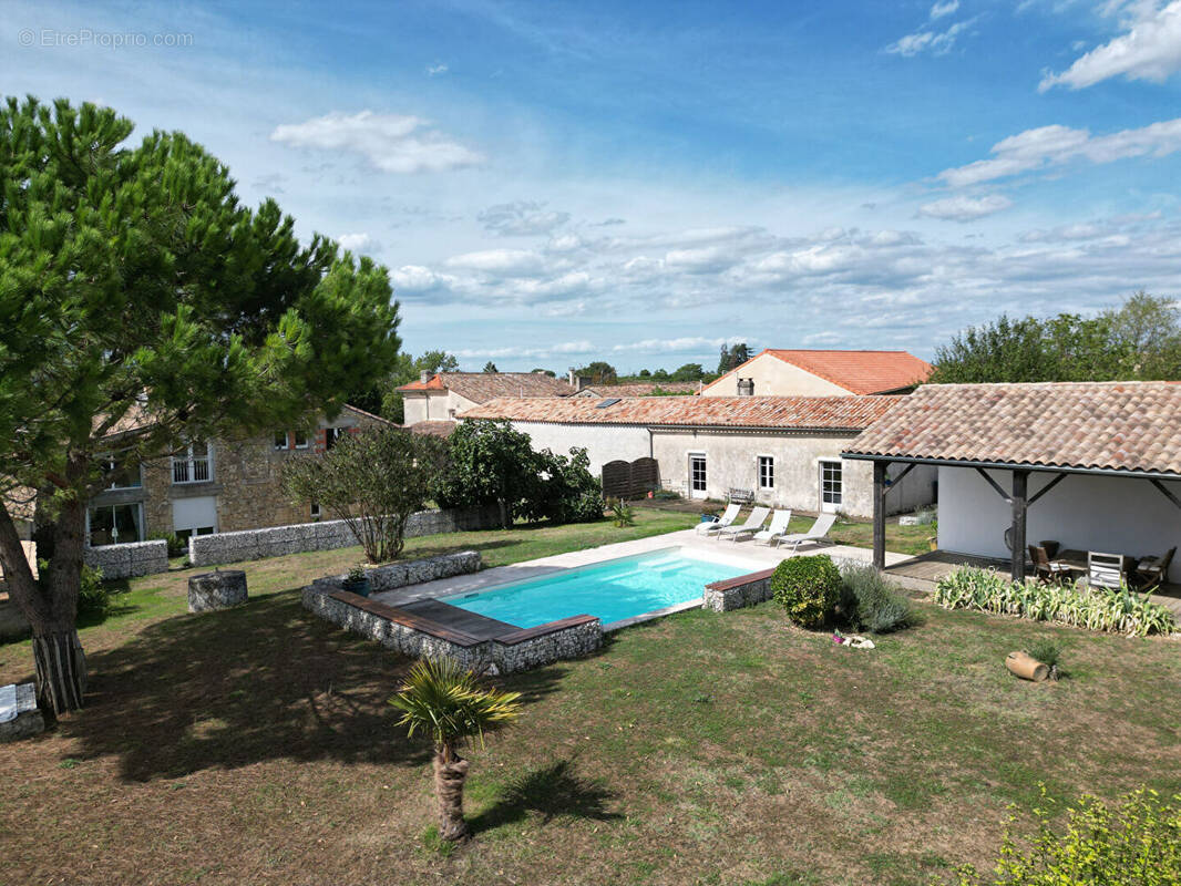Maison à PUJOLS
