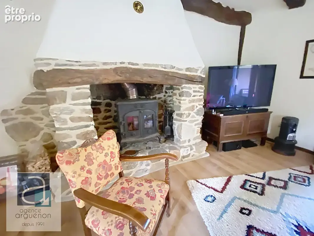 EXCLUSIVITÉ - Secteur de Broons : Maison de charme, à deux pas du lac, jardin arboré, cachet rustique, 120 m² habitables - photo 2