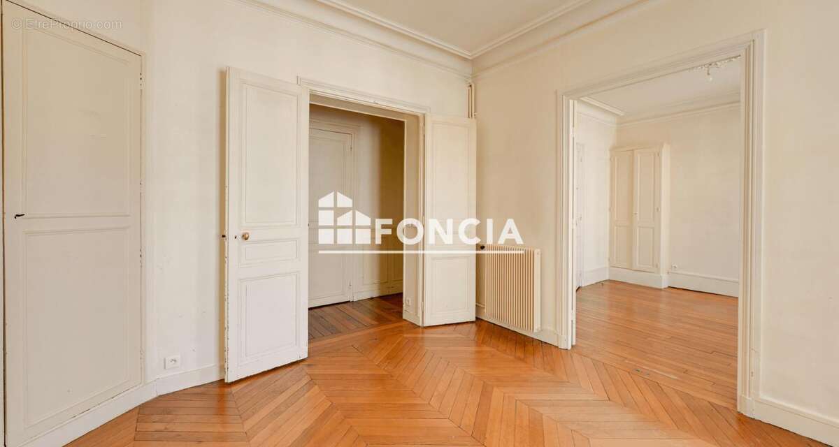 Appartement 3 pièces Métro L1 Place du Marché - photo 4