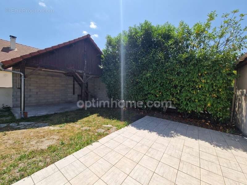 Maison à SAINT-JEAN-DE-BRAYE