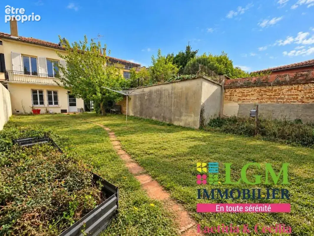  Élégance des années 1900 et confort moderne : Découvrez cette maison atypique à Mas-Grenier 10 Pièces avec jardin et garage - photo 15