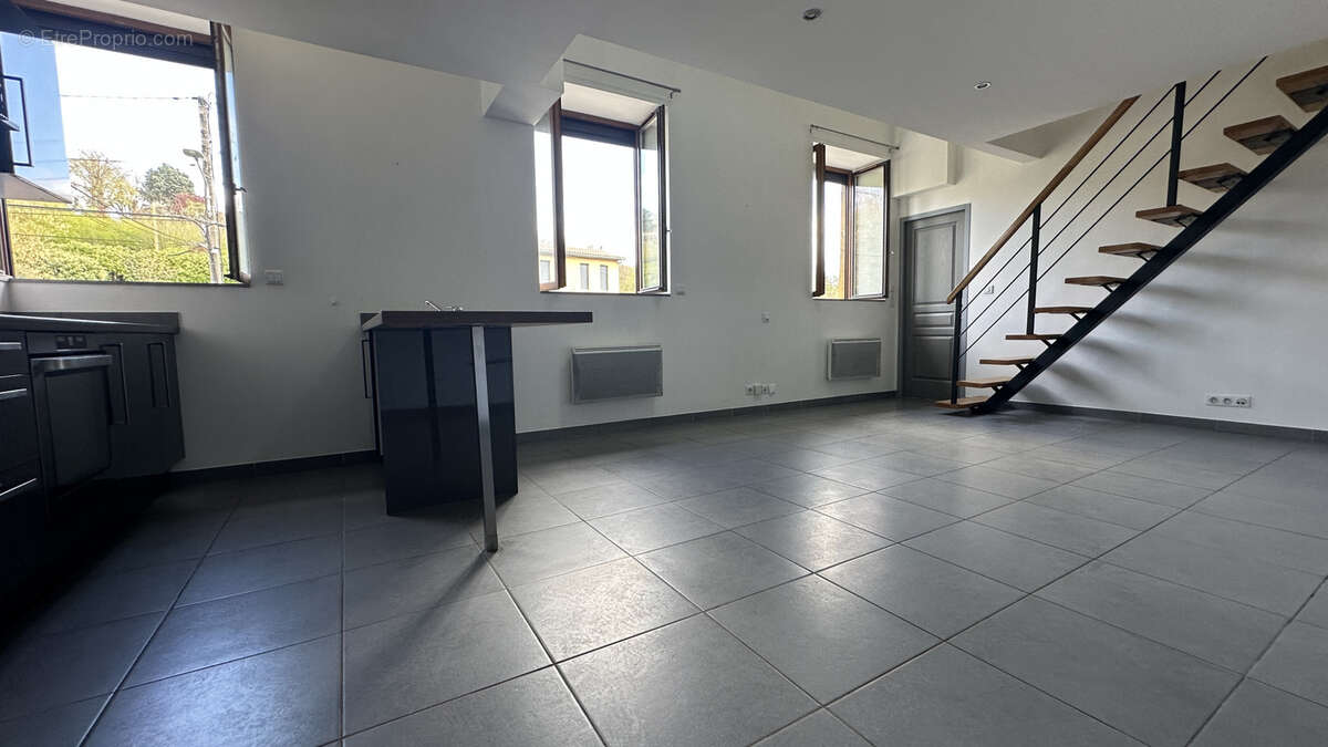 Appartement à L'ARBRESLE