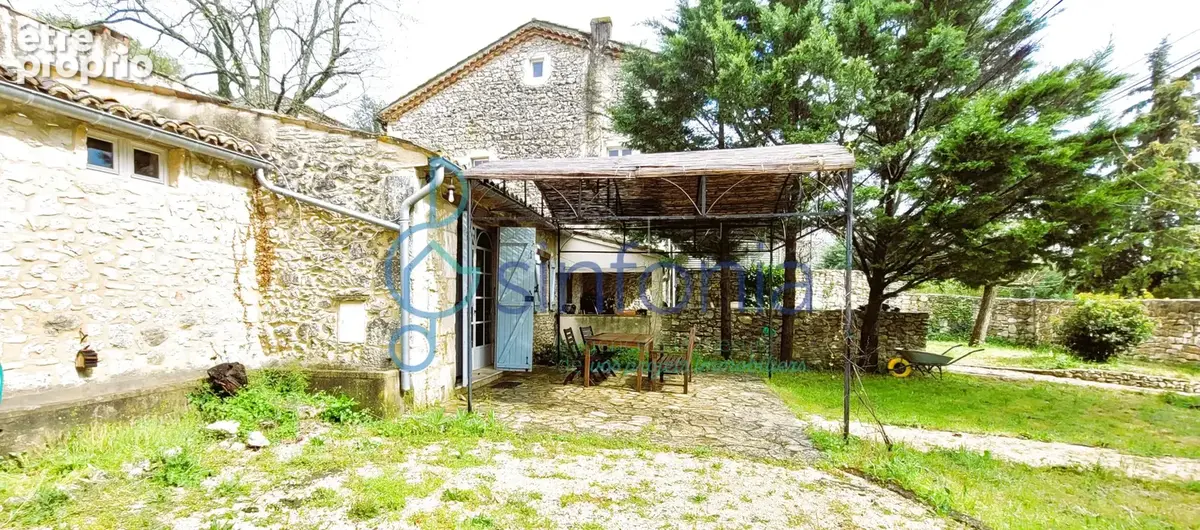 Maison à LUSSAN