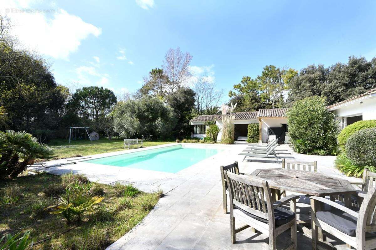 Maison à LES PORTES-EN-RE