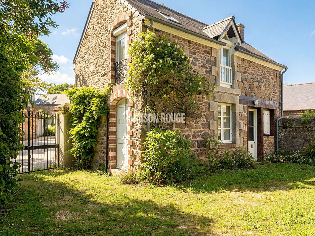 Saint-Briac-sur-Mer: Proprieté XIXème composée d''une maison de capitaine et maison de gardien, à deux pas du bourg - photo 3