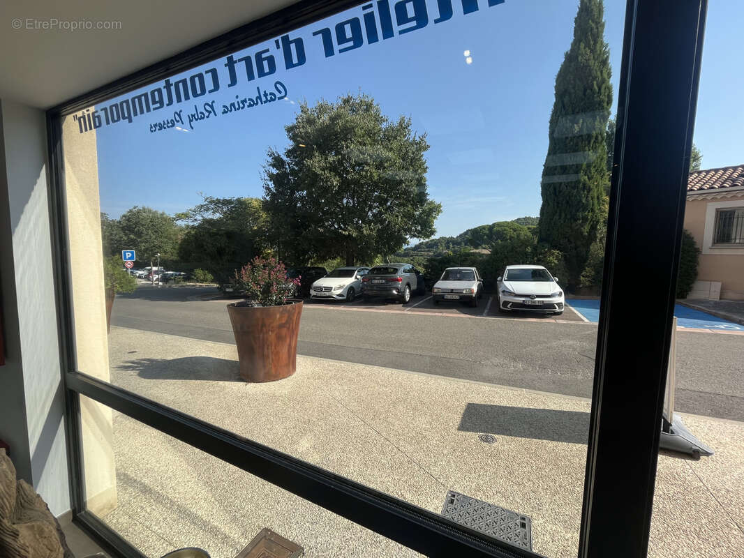 Gigondas / murs commerciaux avec vitrine / surface 40m2 / tres bon etat - photo 4