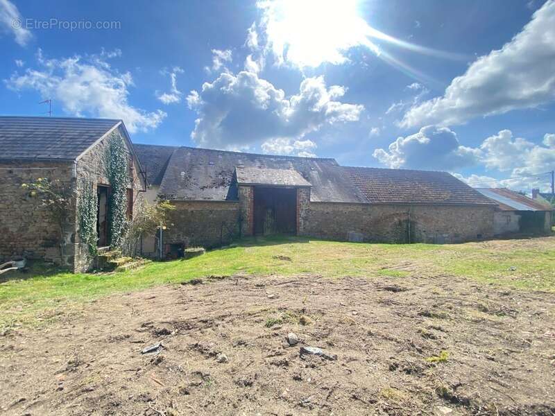 Maison à BUSSIERE-DUNOISE