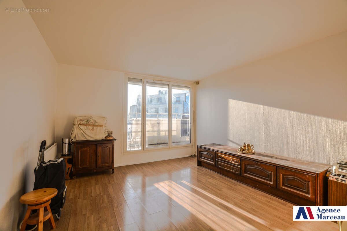 Appartement à COURBEVOIE