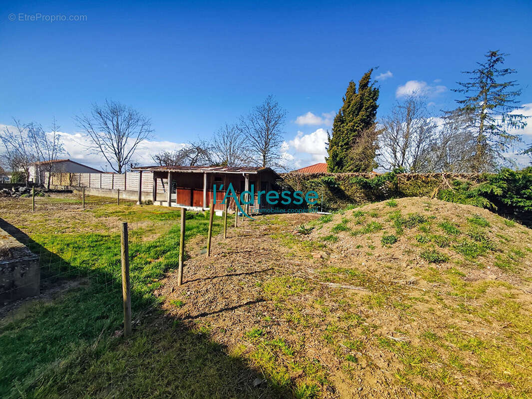 Maison à MONTREVAULT