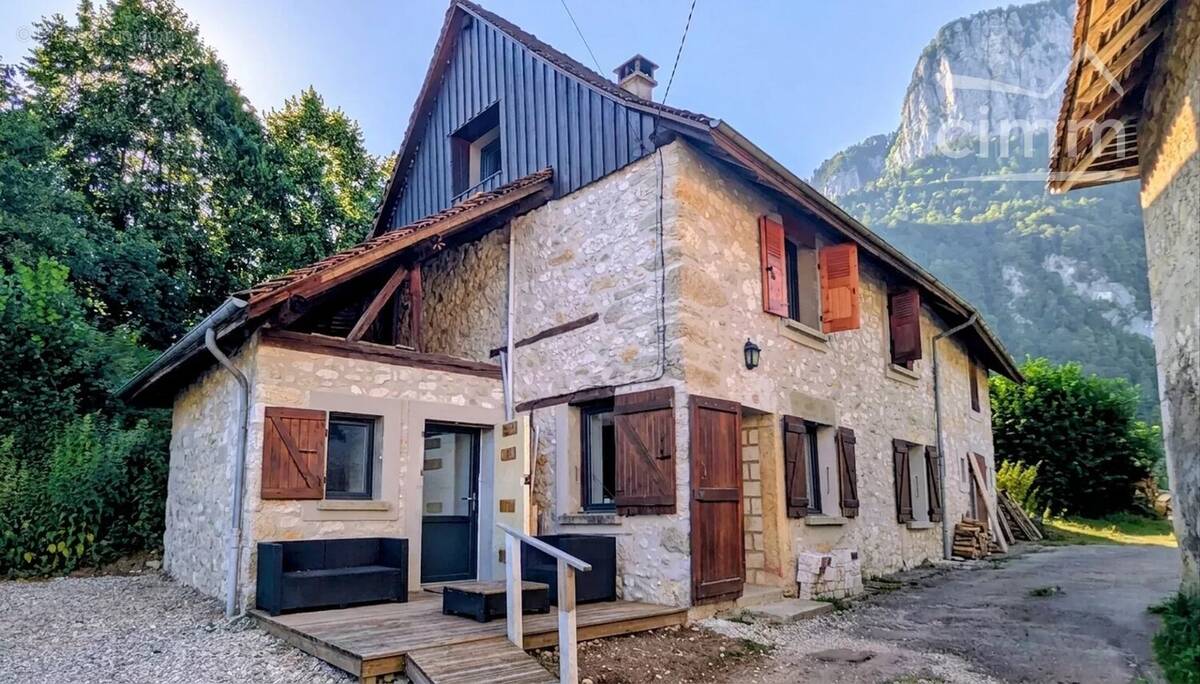 Maison à SAINT-CHRISTOPHE-SUR-GUIERS