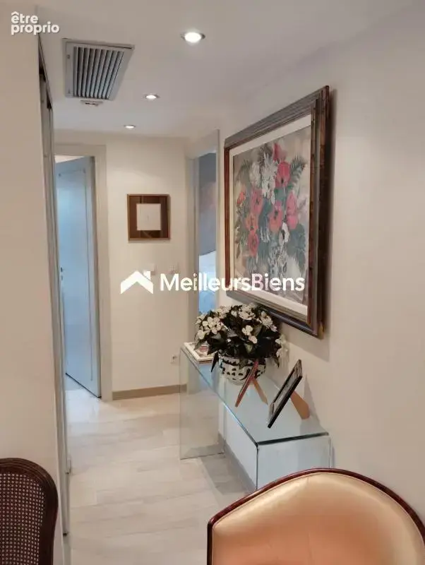 Le Cannet: Co- Exclusivité : Rare ,98 m2, comme une maison, appartement  rez de jardin clair et calme, grand jardin et piscine - photo 10