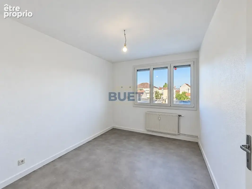 À decouvrir : spacieux appartement t5 avec cave et garage   rue prosper de barante - photo 7