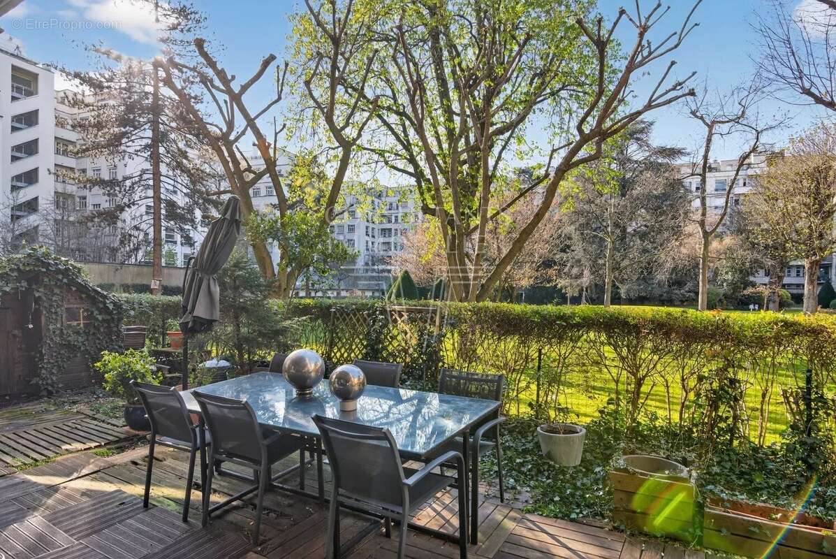 Appartement à NEUILLY-SUR-SEINE