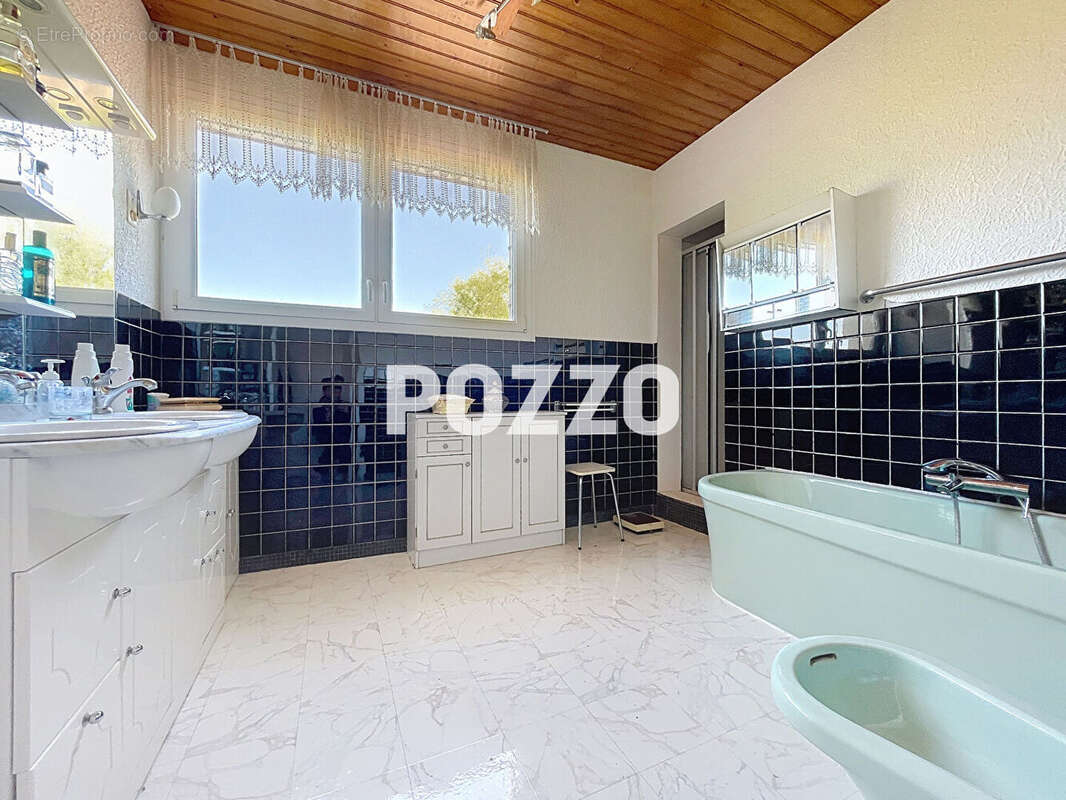 Maison à AGON-COUTAINVILLE