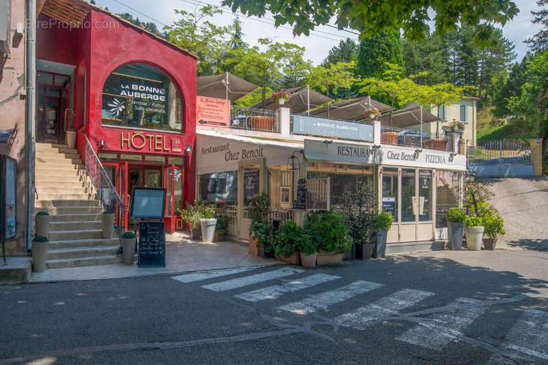 Commerce à MOUSTIERS-SAINTE-MARIE