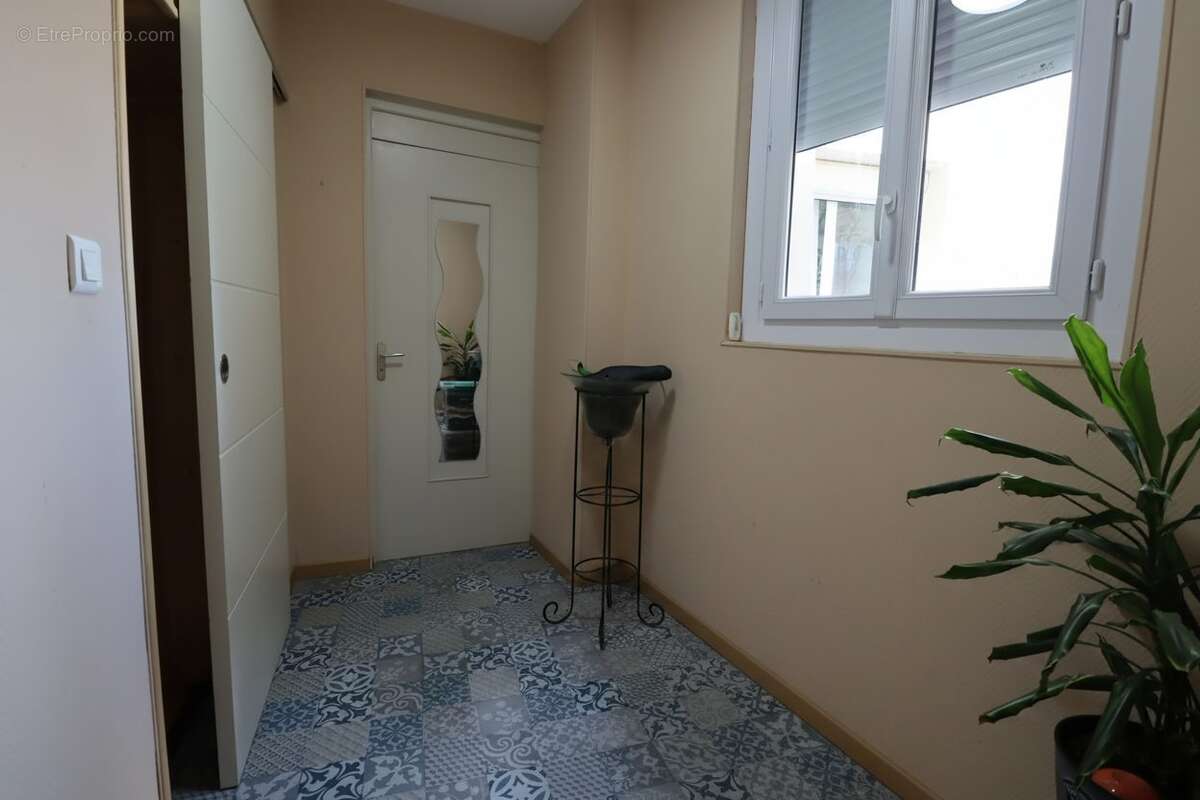 Maison 155 m² à Viriville  - photo 8