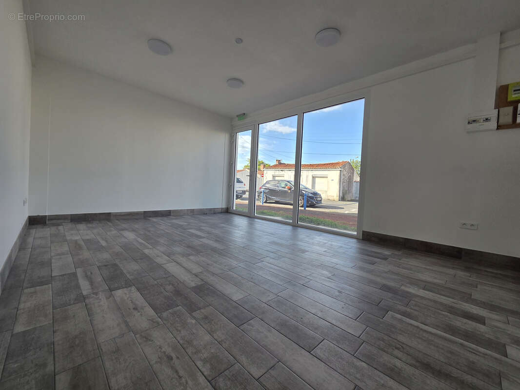 Ensemble immobilier d'habitations et de commerces - photo 15