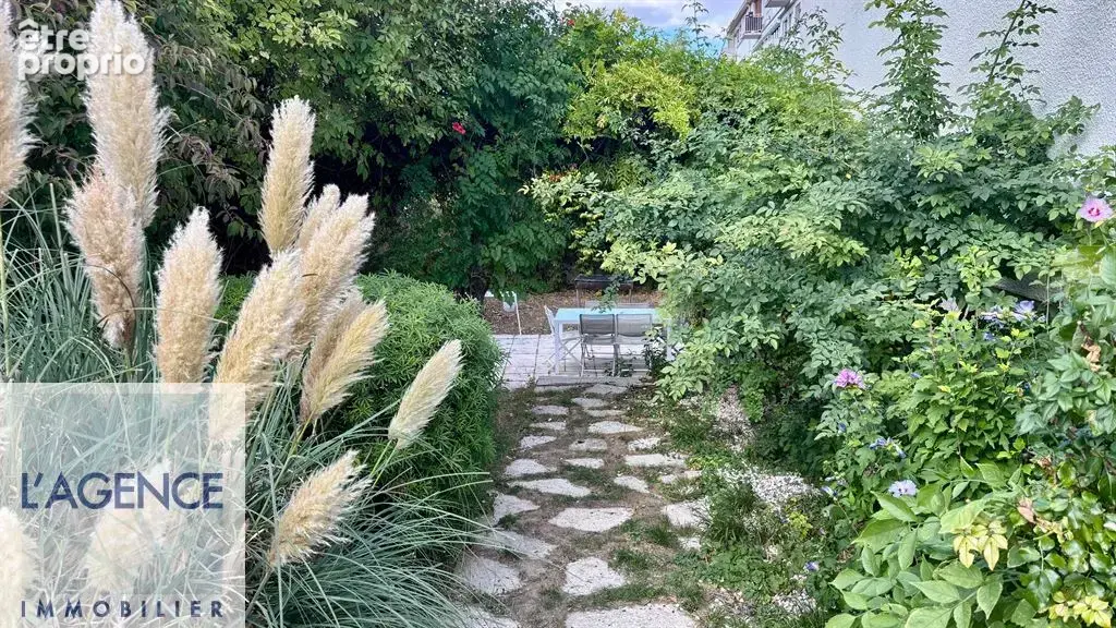 Tinqueux proches commodités. Maison mitoyenne d'un côté sur sous-sol total hors sol. CC gaz. - photo 10