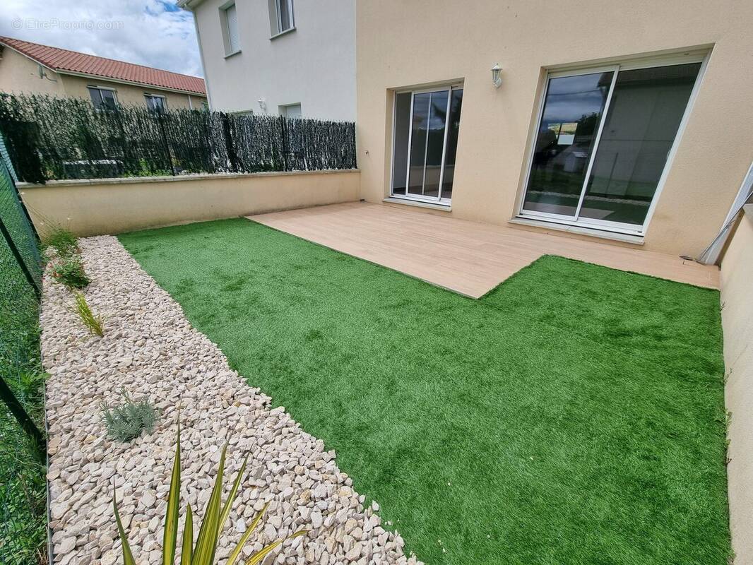 JARDIN AVEC TERRASSE EXPOSITION SUD OUEST - Maison à GENILAC