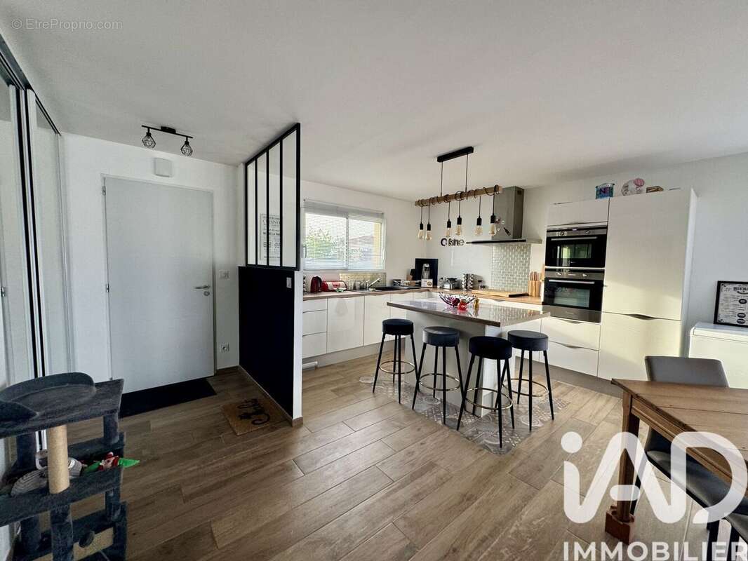 Maison 109 m² à Germignac  - photo 3