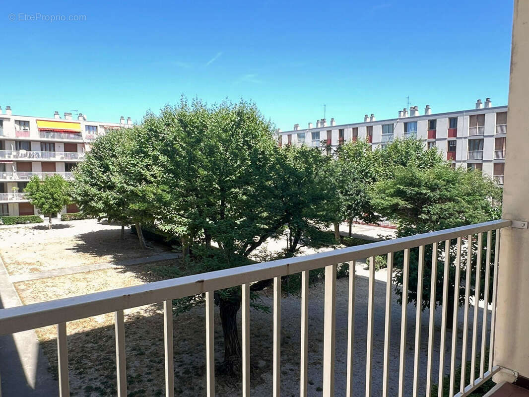 Appartement à vendre Les Prairies, Saint-Mitre Marseille 13e - T3 avec balcon, cave - photo 4