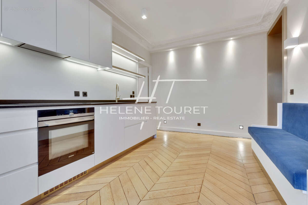 Appartement à PARIS-8E