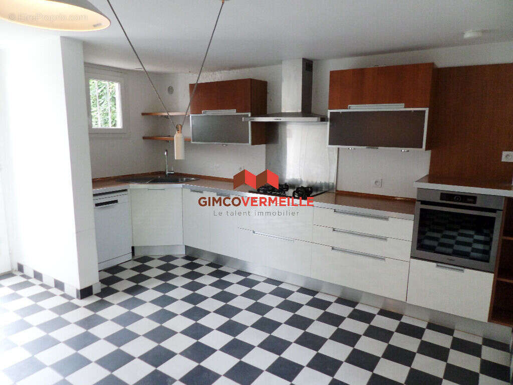 Maison à LA CELLE-SAINT-CLOUD